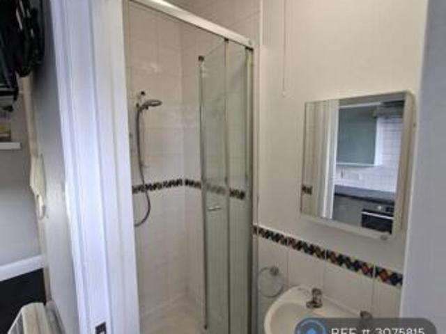 Studio for rent in Cat Hill, England