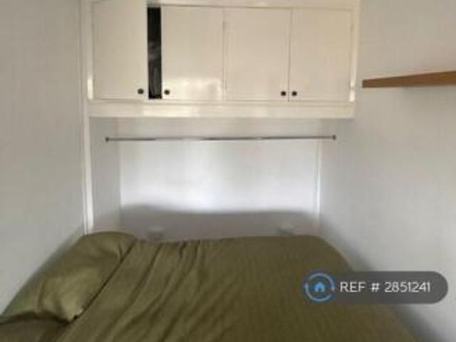 Studio for rent in Cat Hill
