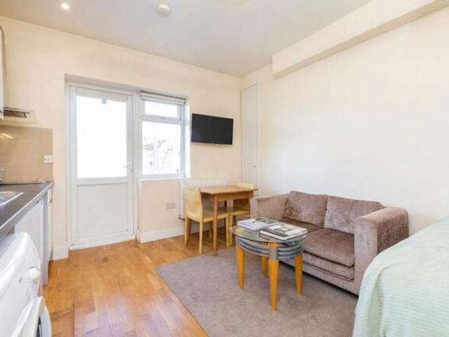 Studio for rent in Cat Hill