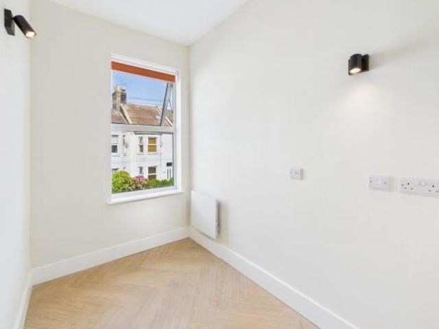 Studio for rent in Worthing, West Sussex