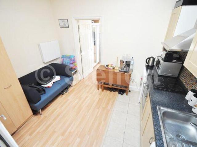 Studio for rent in Cat Hill