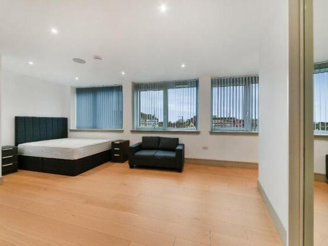 Studio for rent in Cat Hill
