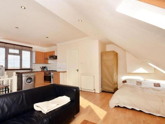 Studio for rent in Cat Hill