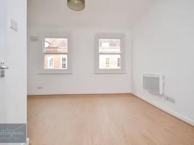 House for rent in Navestock Side, Essex