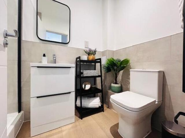 Studio for rent in Oad Street, Kent