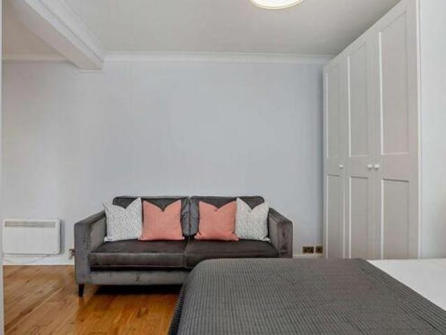 Studio for rent in Cat Hill
