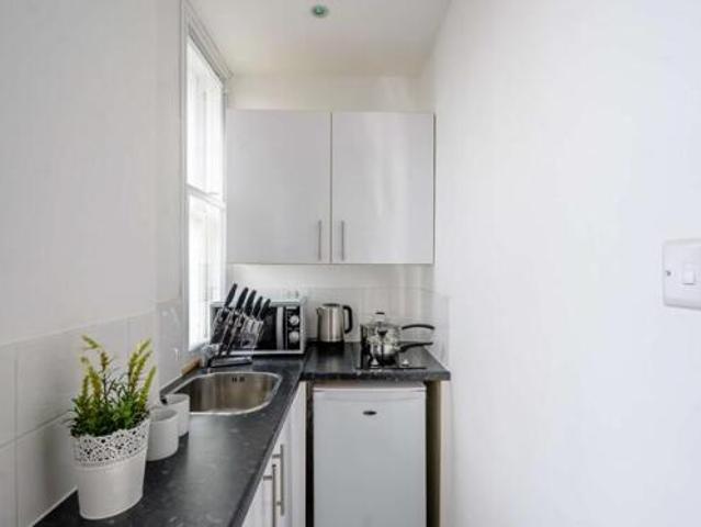 Studio for rent in Cat Hill