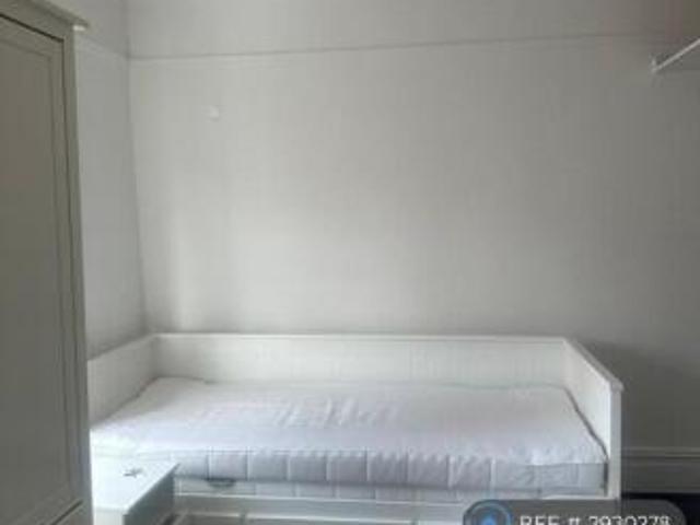 Studio for rent in Cat Hill