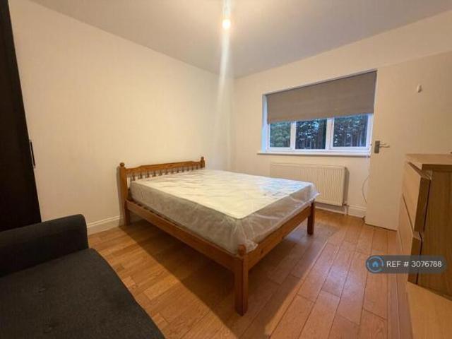 Studio for rent in Cat Hill, England