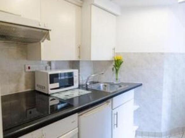 Studio for rent in Cat Hill, England
