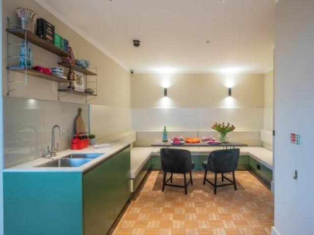 Studio for rent in Cat Hill