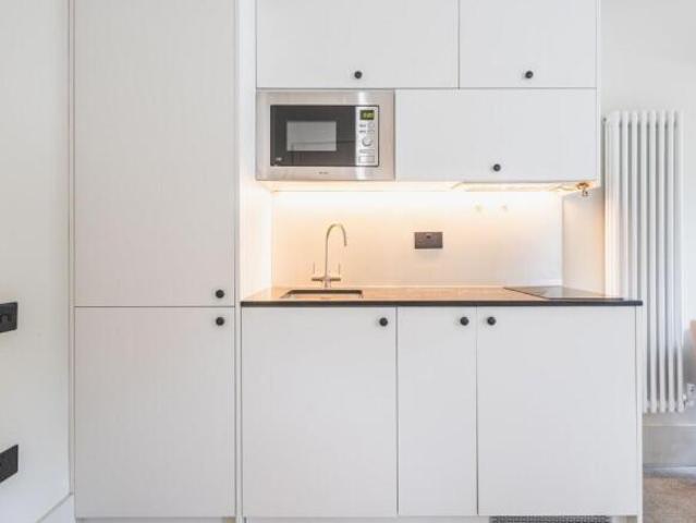 Studio for rent in Cat Hill
