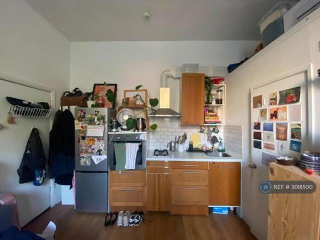 Studio for rent in Cat Hill
