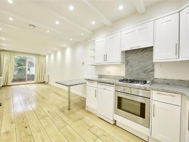 Studio for rent in Kensington