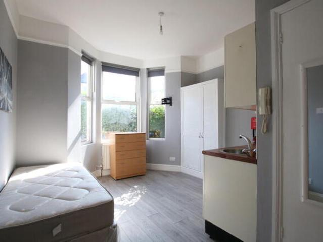 Studio for rent in Cat Hill