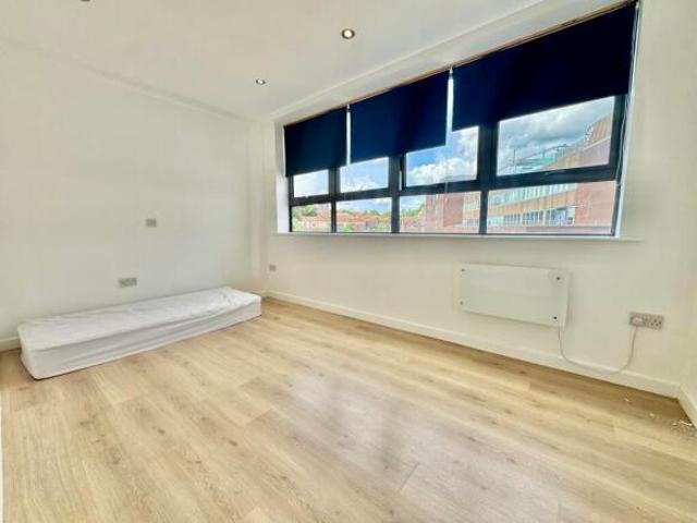 Studio for rent in Penwartha Coombe, Cornwall