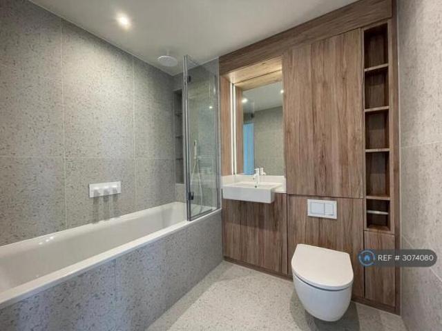 Studio for rent in Cat Hill, England