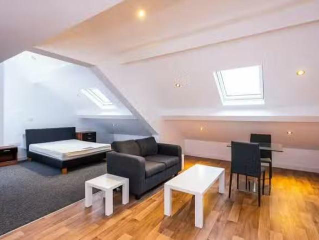 House for rent in Calderstones