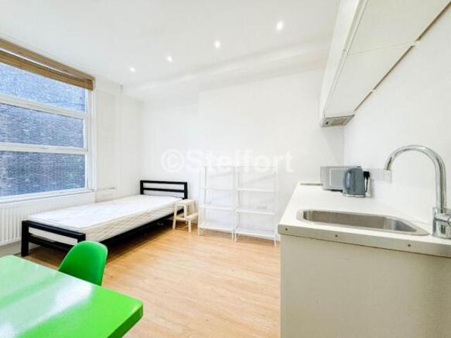 Flat for rent in Cat Hill, England