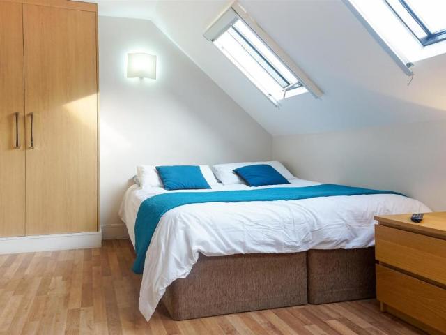Studio for rent in Kensington