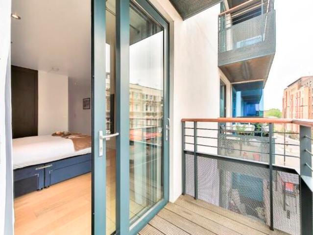 Studio for rent in Cat Hill