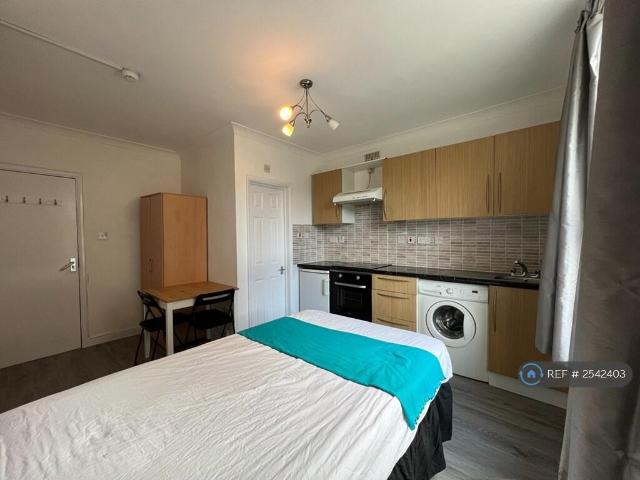 Studio for rent in Kilburn