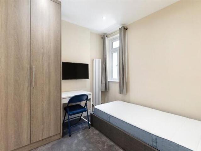 Studio for rent in Cat Hill