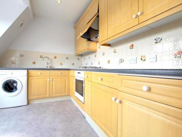 Flat for rent in Cat Hill, England