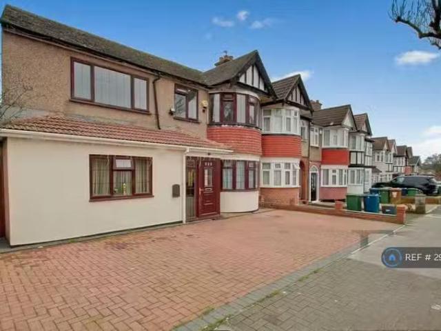 House for rent in Lane, Greater London