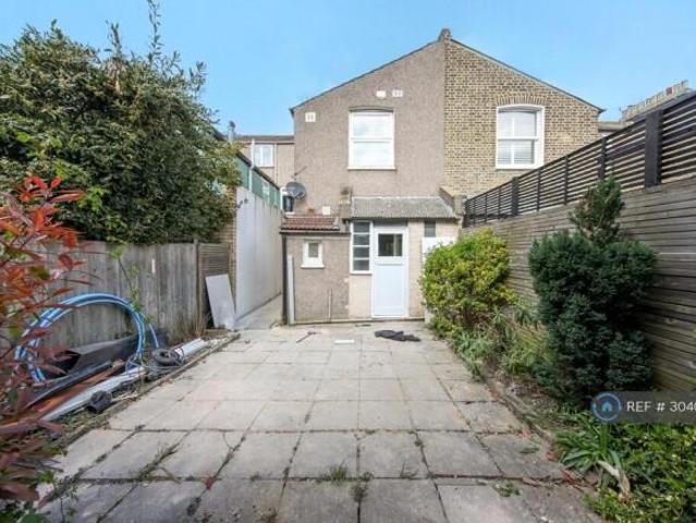 Studio for rent in Cat Hill