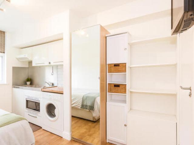 Studio for rent in Cat Hill