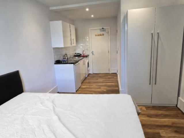 Studio for rent in Cat Hill