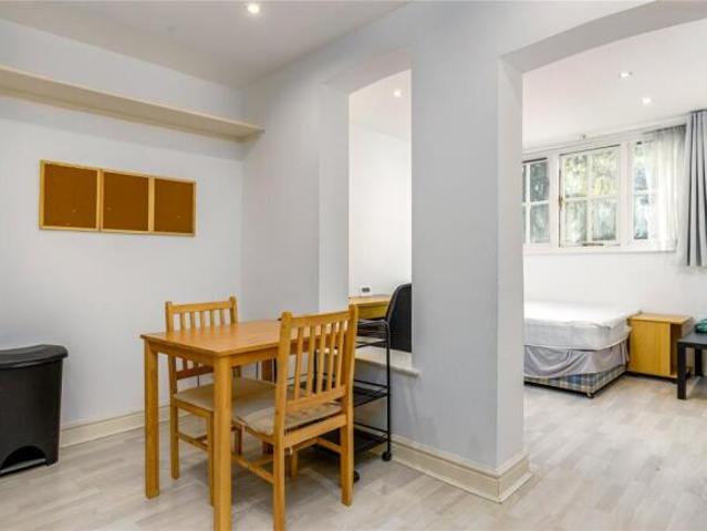 Studio for rent in The Slade, Oxfordshire