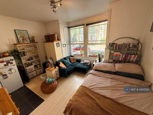 Studio for rent in Cat Hill