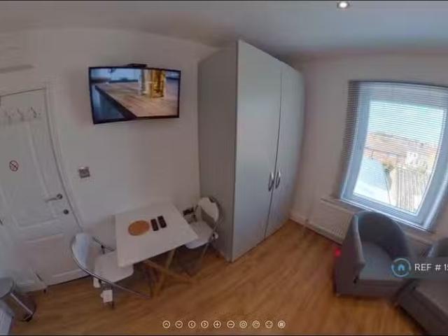 House for rent in Roselands, Eastbourne