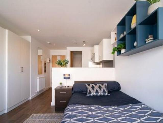 House for rent in Follaton, Strode