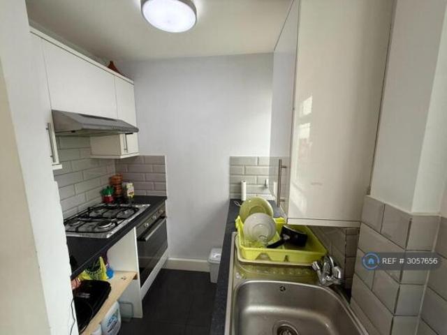 Studio for rent in Cat Hill, England