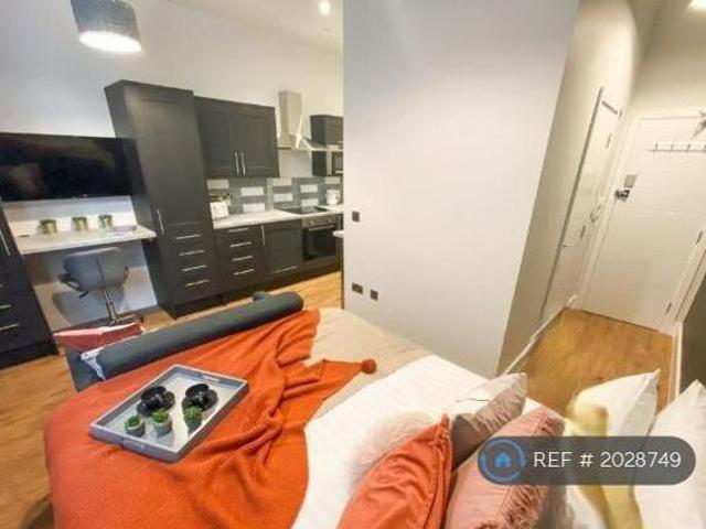 House for rent in Calderstones