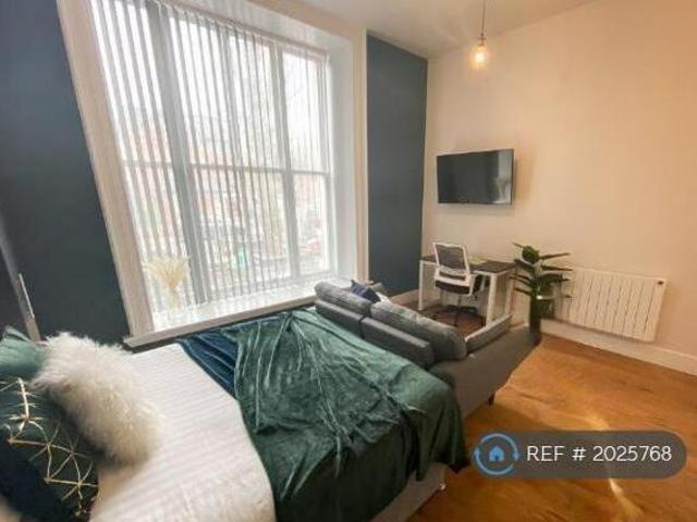 House for rent in Calderstones
