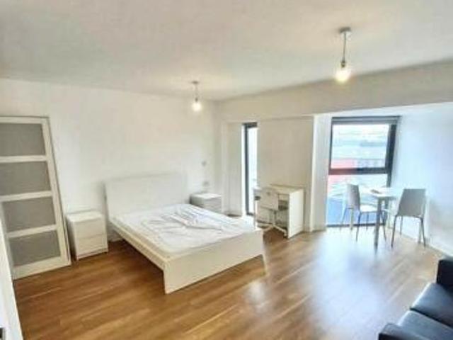 House for rent in Calderstones