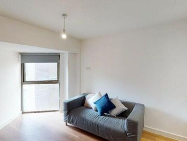 House for rent in Calderstones