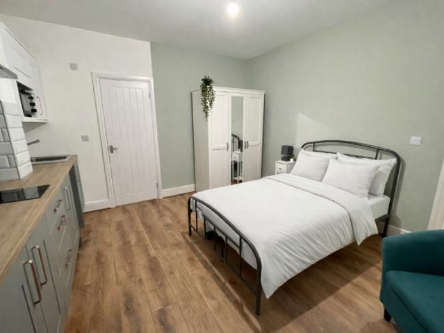 Studio for rent in East Midlands