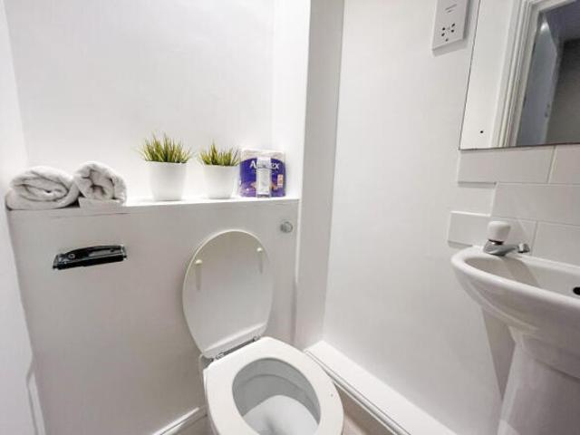 Studio for rent in Cat Hill