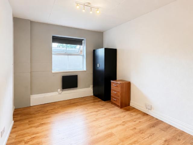 Studio for rent in Cat Hill
