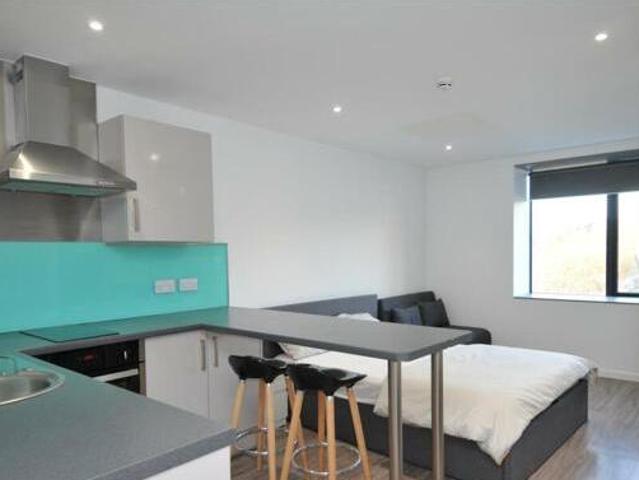 House for rent in Follaton, Strode