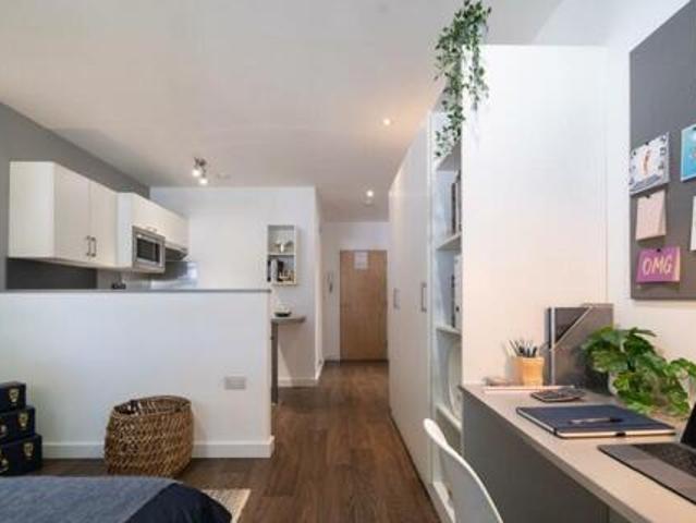 House for rent in Follaton, Strode