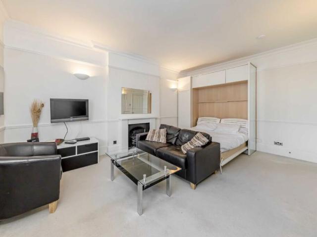 Studio for rent in Belgravia