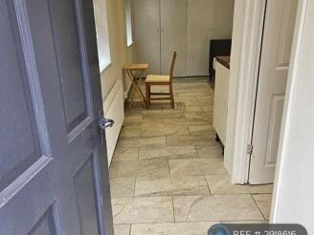 Studio for rent in Cat Hill