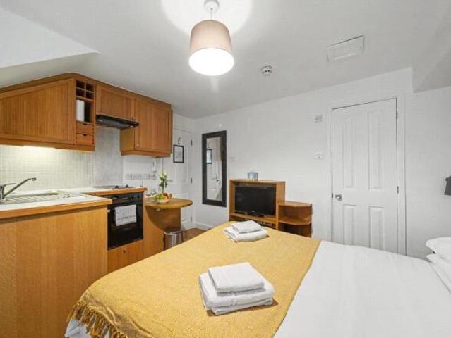 Studio for rent in Cat Hill