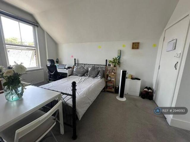 Studio for rent in Cat Hill